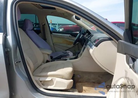 2013 Volkswagen Passat 2.5L Se z USA, uszkodzony, nr VIN 1VWBP7A3XDC003222